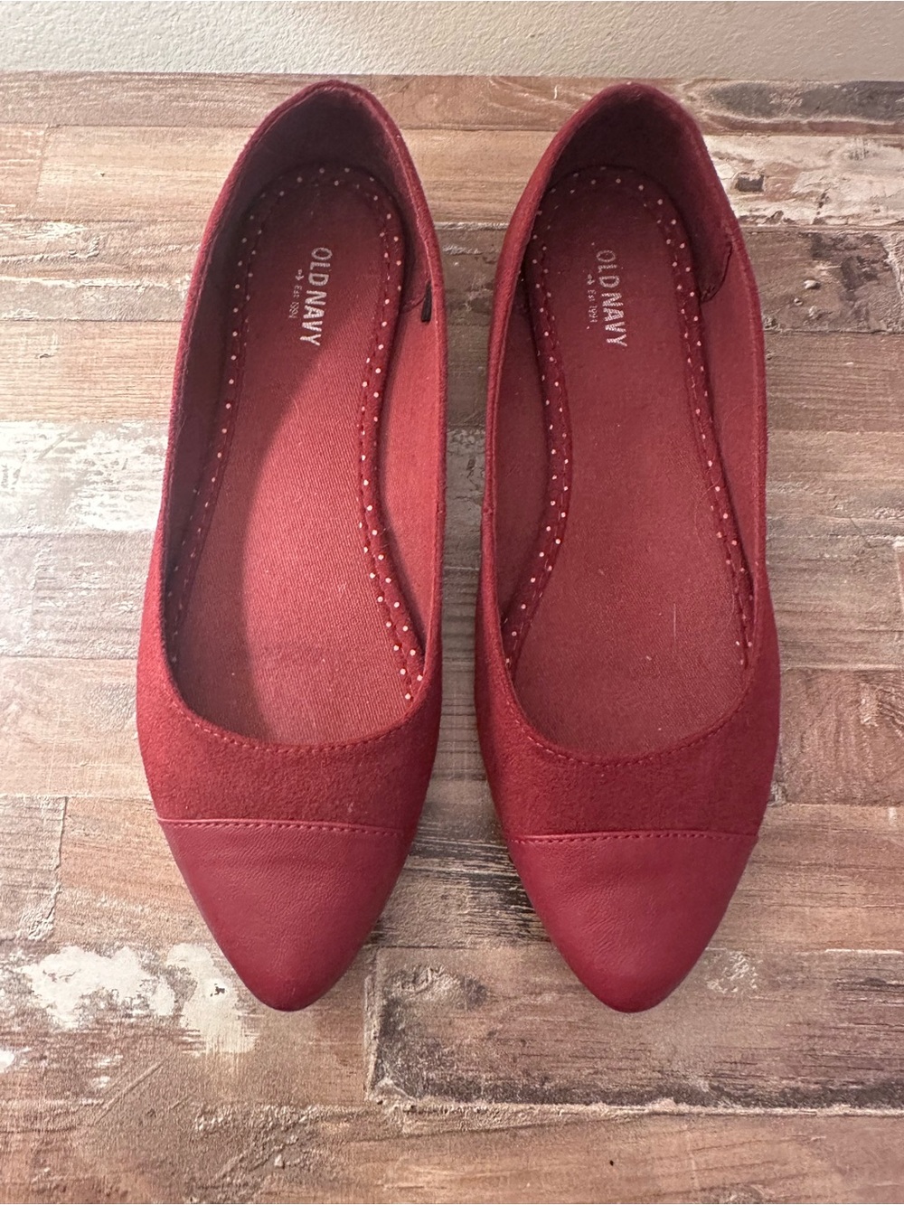 Old Navy Women's Burgundy Pointed-Toe Ballet Flats